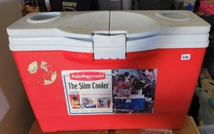 lot 428 image: SLIM ICE CHEST AS SHOWN.