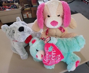 lot 454 image: LOT OF PLUSH ANIMALS AS SHOWN.