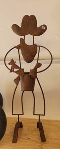 lot 18 image: METAL COWBOY YARD DECOR