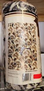 lot 34 image: FLEECE BLANKET KIT IN PACKAGE