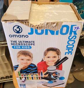 lot 72 image: OMANO JUNIOR SCOPE MICROSCOPE WITH BOX