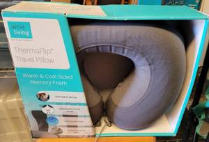 lot 76 image: THERMAFLIP TRAVEL PILLOW IN PACKAGE