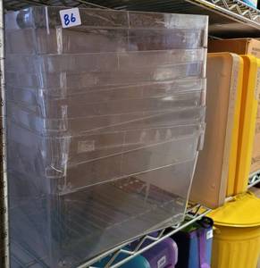 lot 86 image: (5) PLASTIC BOXES WITH LIDS
