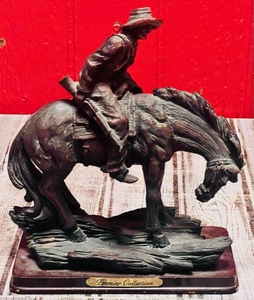 lot 9 image: Vintage Premier Collection Rifle Toting Cowboy on Horse Statue