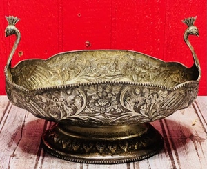 lot 42 image: Uncommon Vintage Ornate Metal Peacock Fruit Bowl