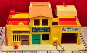 lot 52 image: Vintage 1973 Fisher Price Little People Play Family 997 Mainstreet Village