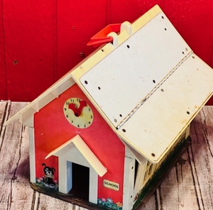 lot 57 image: Vintage 1971 Fisher Price Little People Play School House #923&nbsp