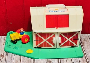 lot 53 image: Vintage 1990 FISHER PRICE FARM #2555 Little People Barn