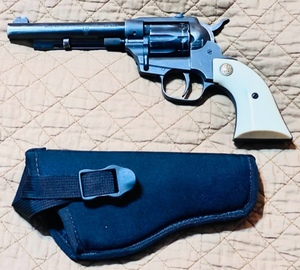 lot 4 image: 1959 High Standard Double-Nine Western-Style 9 Shot .22 Revolver WSize 4 Blackhawk Belt Holster