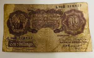 lot 135 image: 1940s Bank of England 10 Shillings Note
