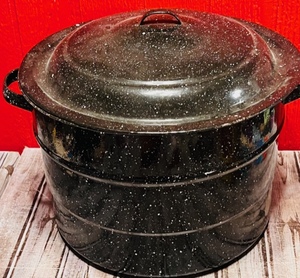 lot 75 image: Vintage Large Round EnamelwareGranite Ware Cold Canner Stock Pot - 14D  10H