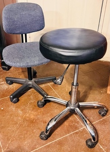 lot 91 image: Adjustable Leather Hydraulic Rolling Swivel StoolChair for Salon, Office, Tattooing Etc. &amp Adjustable Office Chai