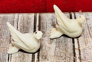 lot 96 image: Two Carved Stone White Marble DovesLove Birds Figurines