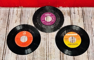 lot 177 image: Three 45 Records - Barbara Streisand, Glen Campbell, &amp Mel Tillis