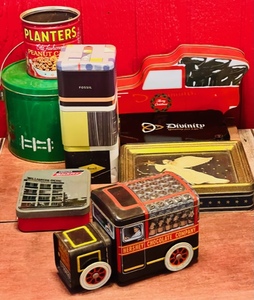 lot 206 image: Ten Collectible Tins