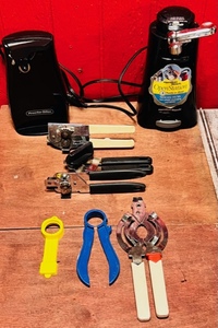 lot 233 image: Lot of Can &amp Bottle Openers - Including Proctor Silex &amp Hamilton Beach Electric Can Openers