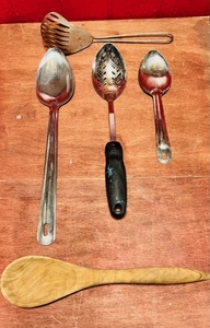 lot 239 image: Five Vintage Serving Spoons - Including Hard Wood Spoon Made in Spain