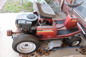 lot 4 image: Murray 10HP 30 Riding Lawn Mower Model 9-30533X92 - please preview, condition unknown