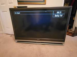 lot 134 image: Sony TV with remote