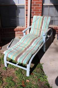 lot 14 image: Outdoor Lounge Chair