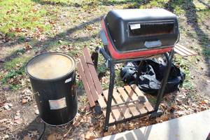 lot 20 image: Electric Outdoor Grill and Smoker
