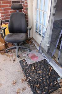 lot 23 image: Rolling Office Chair and Welcome Mats