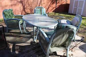 lot 25 image: Patio Table and Chair Set