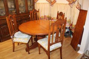 lot 32 image: Solid Wood Kitchen Table and Chair Set with Leaf