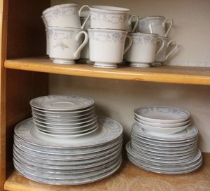 lot 48 image: Sheffield Blue Whisper Porcelain Dish Set