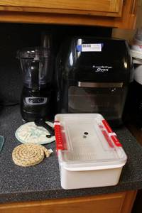lot 50 image: Air Fryer Oven, Food Processor, Containers