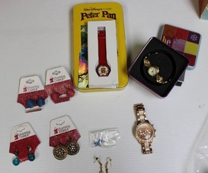 lot 67 image: Jewelry Lot Fashion earrings and watches - Peter Pan, Geneva, Character Club