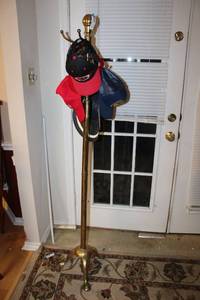 lot 69 image: Brass Coat Stand (HEAVY) with hats