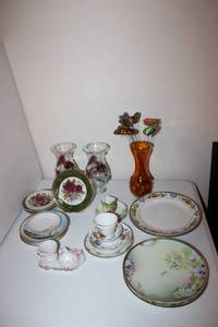 lot 91 image: MISC flower dishes, orange glass vase