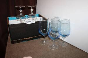lot 104 image: Set of 4 Blue Goblet Glassware, Set of 8 Champagne Glassware