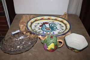lot 88 image: Fitz and Floyd fruit Bowl, ceramic fruit teapot, Glass Decorative Bowl, Mosaic Rooster Platter