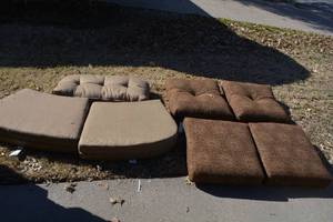 lot 256 image: OutDoor Furniture Cushions mixed lot (furniture was not present)