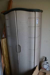 lot 261 image: Rubbermaid Storage Cabinet 7hx2dx3w approx (CONTENTS SOLD SEPARATELY)