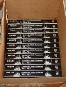 lot 296 image: Box of Circline Cool White Fluorescent Lights 32Watt 48 t12