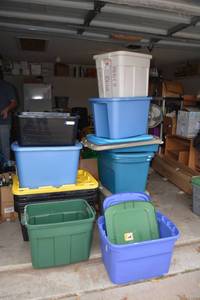 lot 370 image: Empty Plastic Tubs