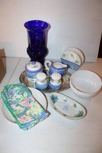 lot 121 image: Cream and Sugar Set, Blue glass Vase, Dishes and Cloth Napkins