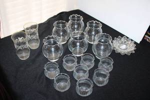 lot 113 image: Clear Glass Votive Holders and Centerpieces
