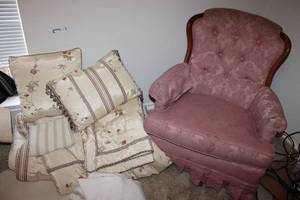 lot 132 image: Rose Pink Rocking Armchair, Comforter Set
