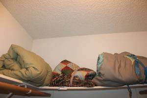 lot 142 image: Comforters and Blankets