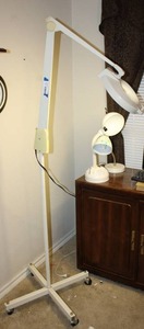 lot 153 image: Rolling Light Stand and two desk lamps