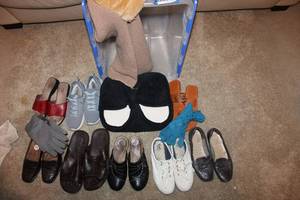 lot 189 image: Womens Shoes size 7-7.5, Mens Sandals Size 11 Still with Tag,