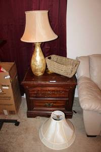 lot 176 image: Mid-Century End Table, Vintage Yellow Table Lamp, basket and lamp shades