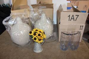 lot 235 image: 2 sets Flower vases SIB, Blue Glassware Set