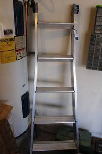 lot 325 image: Cosco folding Ladder