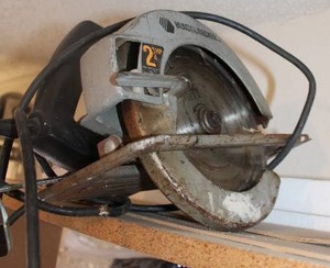 lot 348 image: Black&Decker Circular saw with extra unopened blades