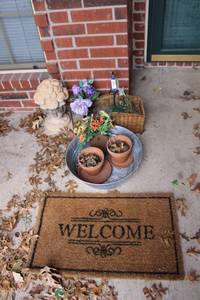 lot 368 image: Welcome mat, planters and basket